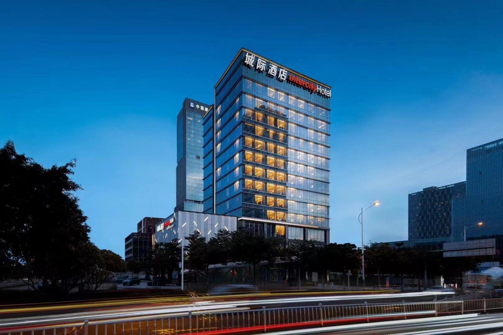 Intercity Hotel Guangzhou South Railway Station - Free Minibar Including Erdinger Weissbier Exterior photo